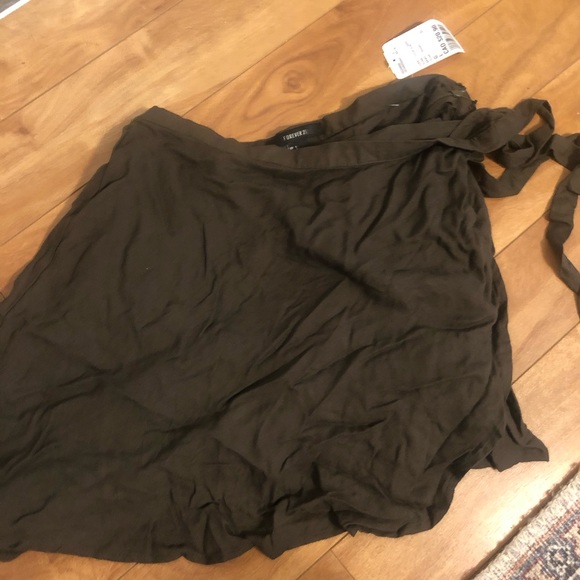 Forever 21 NWT skirt - Picture 2 of 4